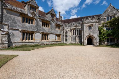 Athelhampton. Dorset. Birleşik Krallık. 2 Temmuz 2025. Dorset 'teki Athelhampton evinin fotoğrafı.