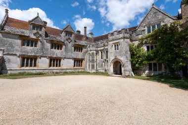 Athelhampton. Dorset. Birleşik Krallık. 2 Temmuz 2025. Dorset 'teki Athelhampton evinin fotoğrafı.