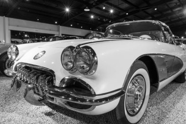 Sparkford. Somerset. Birleşik Krallık. 12 Ocak 2025. 1960 yılından bir Chevrolet Corvette Somerset Haynes Motor Müzesi 'nde sergileniyor.