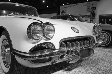 Sparkford. Somerset. Birleşik Krallık. 12 Ocak 2025. 1960 yılından bir Chevrolet Corvette Somerset Haynes Motor Müzesi 'nde sergileniyor.