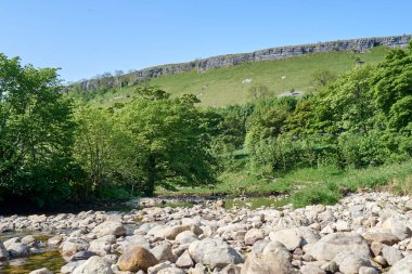 Cray Gill Ford Yorkshire 'daki nehir akıntısının karşısında. Cray Gill, Buckden yakınlarındaki Cray köyünde Yorkshire Dales Ulusal Parkı 'nda. 