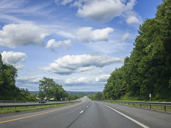 Classic Summer Freeway View Going Downhill Cloudy Day Upstate New — Stock Photo, Image