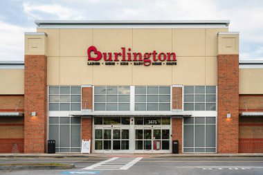 Syracuse, New York - 8 Kasım 2025: 3414 Erie Bulvarı 'ndaki Burger King DeWitt ve Syracuse topluluklarına hizmet veren ulusal zincirin bir parçasıdır.