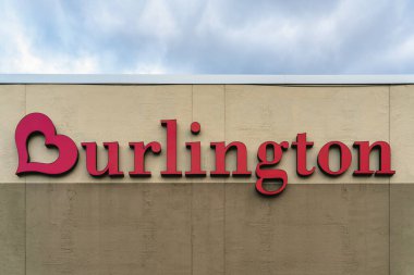 Syracuse, New York - 8 Kasım 2025: 3414 Erie Bulvarı 'ndaki Burger King DeWitt ve Syracuse topluluklarına hizmet veren ulusal zincirin bir parçasıdır.