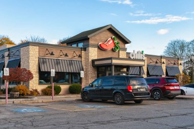 Syracuse, New York - 8 Kasım 2025: 3414 Erie Bulvarı 'ndaki Burger King DeWitt ve Syracuse topluluklarına hizmet veren ulusal zincirin bir parçasıdır.