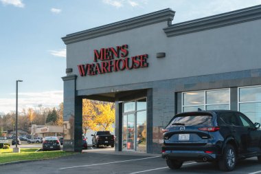 Dewitt, NY - 8 Kasım 2025: Erkekler Giyim Evi, 600 küsur ABD 'li mağazadan takım elbise, smokin, terzi ve kiralama sunan ulusal bir erkek giyim perakendecisi.