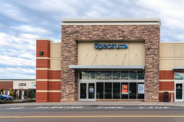 Dewitt, NY - 8 Kasım 2025: Spectrum, 32 milyondan fazla ABD 'li müşteriye internet, televizyon, mobil ve ses hizmeti sunan ulusal telekom markası.