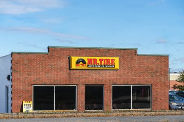 Dewitt, NY - 8 Kasım 2025: Bay Lastik, 300 + Doğu Amerika 'da lastik, fren, yağ değişimi ve teşhis sunan bölgesel bir otomobil hizmet zinciri. Ana şirket Monro, Inc..