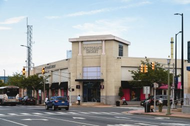 Atlantic City, NJ - 26 Ağustos 2025: Victoria 's Secret kadın iç çamaşırı, uyku giysisi ve güzellik ürünleri satan küresel bir perakendecidir. Dünya çapında 1300 'den fazla mağazası var.