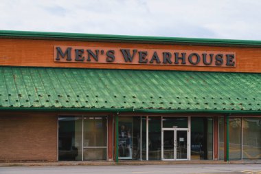 New Hartford, New York - 27 Kasım 2025: Erkek Giyim Evi ABD genelinde 760 + mağazası olan ulusal bir erkek giyim perakendecisi; takım elbiseler, smokin, smokin kiralama ve terzilik hizmetleri alanında uzmanlaşmıştır.