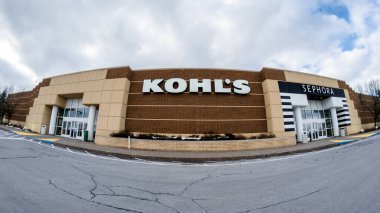 New Hartford, New York - 25 Aralık 2025: Kohl Alışveriş Merkezi 'nin bitişik Sephora girişi ile Fisheye Manzarası.
