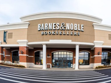New Hartford, New York - 13 Ocak 2026: Barnes ve Noble 'ın Fisheye view, 600 + perakende mağazası, bir çevrimiçi mağazası ve diğer dijital hizmetleri ile ABD' deki en büyük kitapçıdır.
