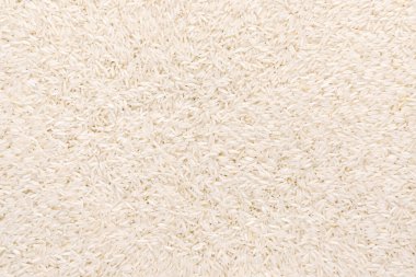 Çiğ beyaz pirinç dokusu. Uzun kuru pişmemiş basmati buğdayı yakından. Üst görünüm