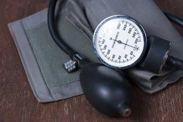 Measure blood pressure — Stock Photo, Image