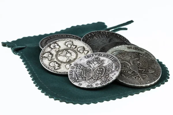 Geldbörse mit Silbermünzen lizenzfreie Stockfotos