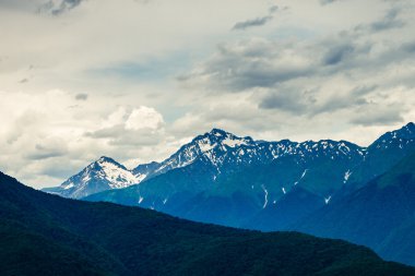 karla kaplı dağlar