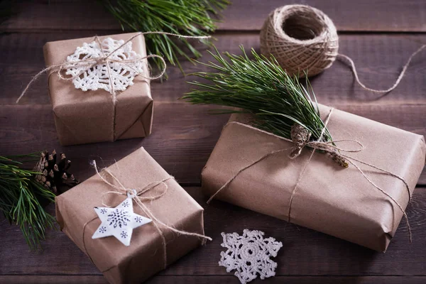 Natale Capodanno Elegantemente Decorato Regali Fatti Mano Carta Artigianale Con — Foto Stock