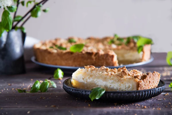 Beautiful Tasty Curd Pie Wooden Background Surrounded Greenery Spring Breakfast — Stock Photo, Image