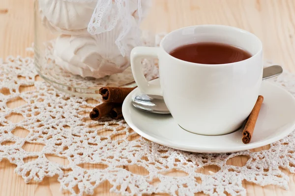 Cup of tea with cinnamon and marshmallows on the lace napkin — Stock Photo, Image