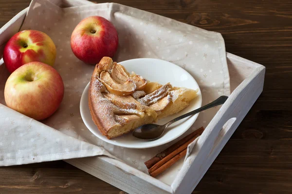 Apple pie on the wooden backgraund — Stock Photo, Image