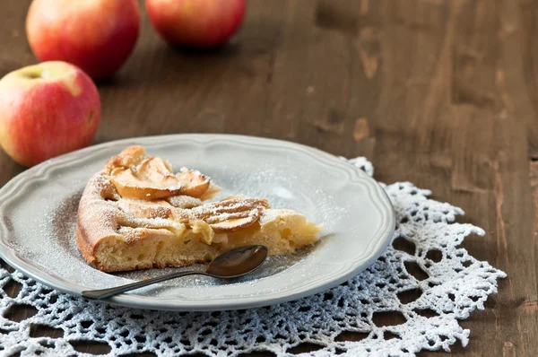 Apple pie on the wooden backgraund — Stock Photo, Image