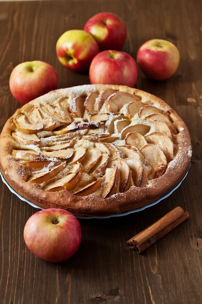 Apple pie on the wooden backgraund — Stock Photo, Image