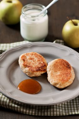 Krep elma reçelli lor. Yoğurt ile Servis Kahvaltı