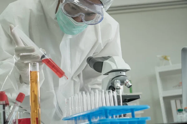 Scientists Research Experiments Novel Coronavirus Vaccine Modern Laboratory Scientists Blood — Foto Stock