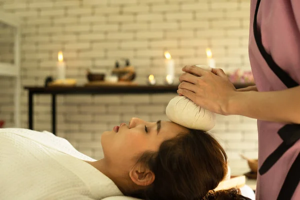 Gros Plan Asiatique Jeune Visage Belle Femme Nature Front Massage — Photo