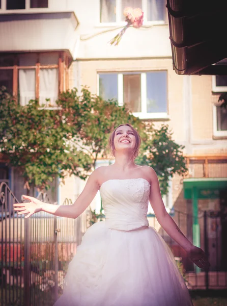 Bride in wedding dress — Stock Photo, Image