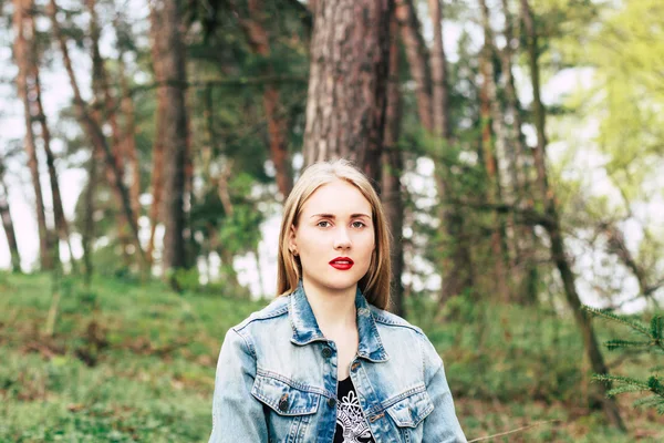 güzel model sarışın kadın Kot ceket