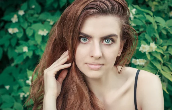 Güzel bir genç kadın model portresi — Stok fotoğraf