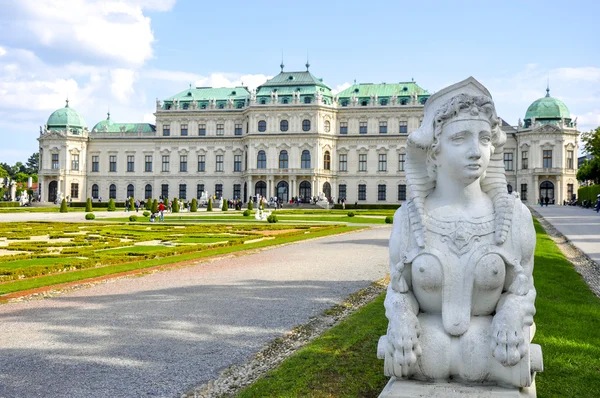 Esfinge frente al Palacio del Belvedere Superior en Viena, Austria — Foto de Stock