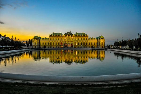 Palacio del Belvedere Superior al atardecer, Viena, Austria — Foto de Stock