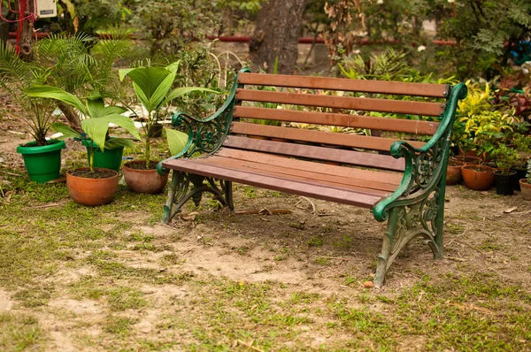 Vintage ławka ogrodowa — Zdjęcie stockowe