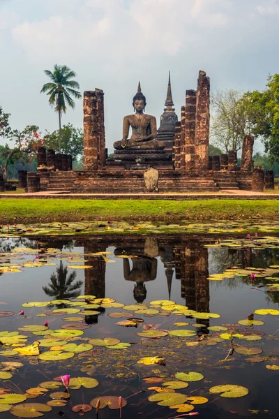 Riflessione del buddha — Foto Stock