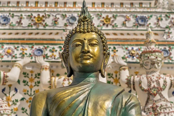 Buda de bronze em Wat Arun — Fotografia de Stock