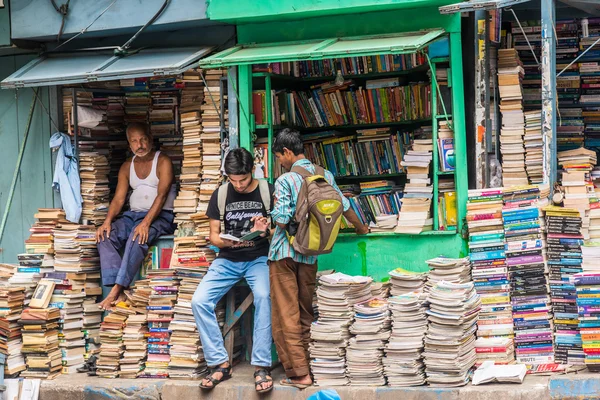 College street pazarında kitap