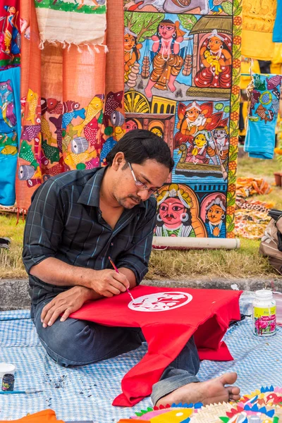 Artista artesanal en el trabajo — Foto de Stock