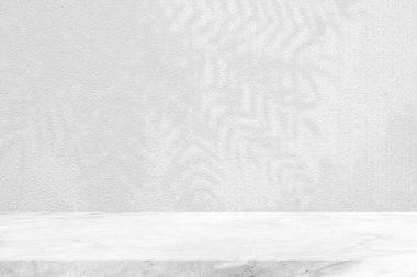 Beton Duvarda Ağaç Gölgesi Arkaplanda Beyaz Mermer Masa, Ürün Sunum Arkaplanı, Görünüm ve Moda İçin Uygun.