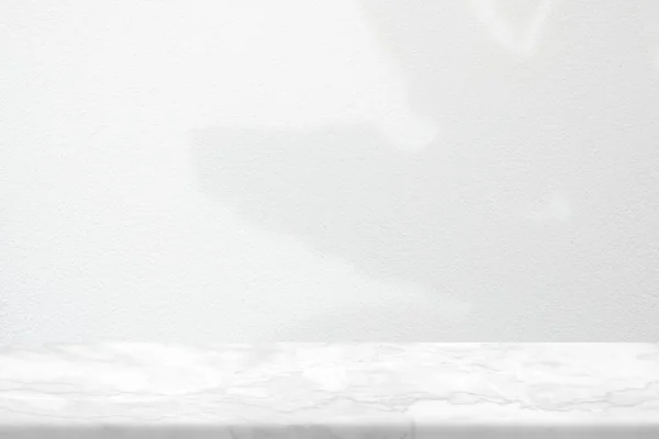 Mesa Mármore Branco Com Sombra Bananeira Fundo Textura Parede Concreto — Fotografia de Stock
