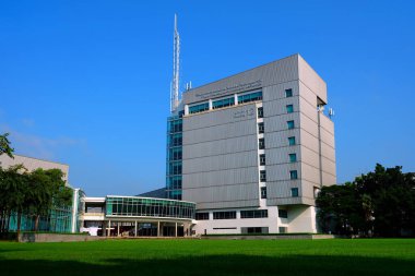 BANGKOK, THAILAND - 09 Eylül 2020: Bangkok Üniversitesi 'ndeki Pongtip Osathanugrah İletişim Sanatları Kompleksi. Bangkok Üniversitesi Tayland 'da ünlü bir özel üniversitedir..