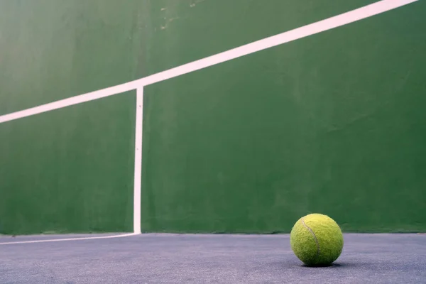 Teniszlabda Gyakorlótéren — Stock Fotó