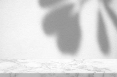 Beton Duvarda Ağaç Gölgesi Arkaplanda Beyaz Mermer Masa, Ürün Sunum Arkaplanı, Görünüm ve Moda İçin Uygun.