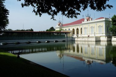 AYUTTHAYA, THAILAND - Kasım 04, 2020: Bang Pa-In Kraliyet Sarayı 'ndaki Warophat Phiman Salonu.