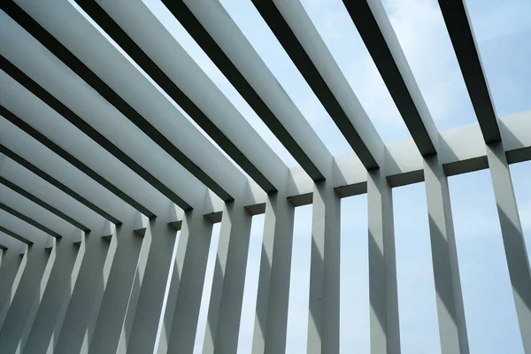 Koridorun Beyaz Şeffaf Beton Çatı — Stok fotoğraf