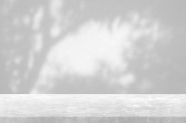 Duvarda Ağaç Gölgesi ile Somut Masa Arkaplanı, Ürün Sunum Arkaplanı, Görünüm ve Moda İçin Uygun.