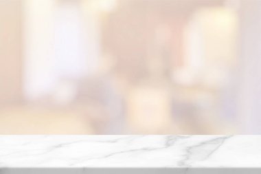 Bulanık kahve dükkanının Bokeh 'i ile Beyaz Mermer Masa.