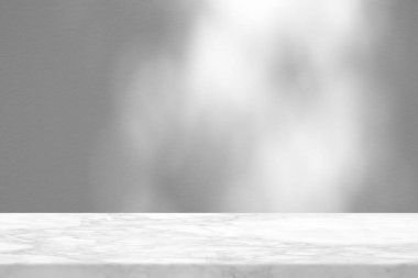 Beton Duvar Dokusunda Beyaz Mermer Masa Sunum Arkaplanı, Görüntü ve Moda İçin Uygun.