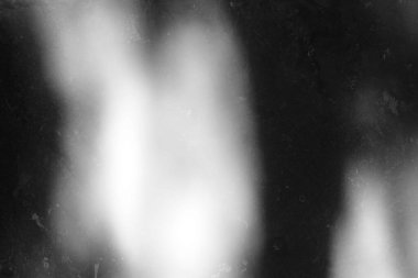 Cam Pencere Arkaplanda Kirli ve Tozlu.